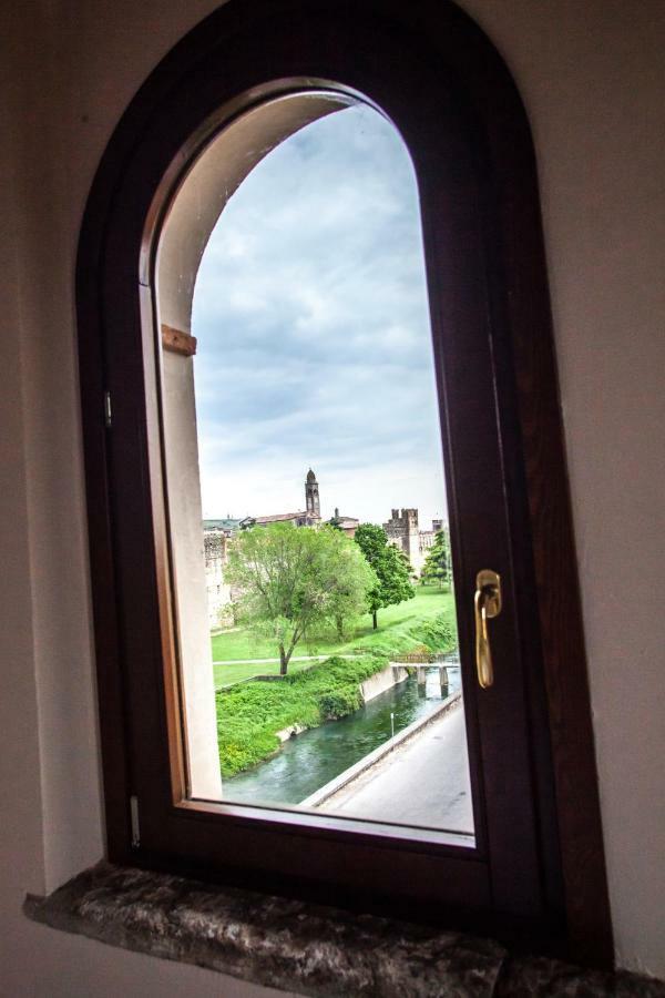 La Finestra Sul Castello 호텔 소아베 외부 사진